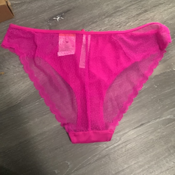 Bikini - Picture 2 of 3